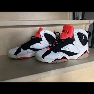 Jordan retro 4 “hot lava”